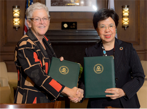 Dr Margaret Chan, Director-General of the World Health Organization and Gina McCarthy, Administrator of the US EPA - signing ceremony with EPA